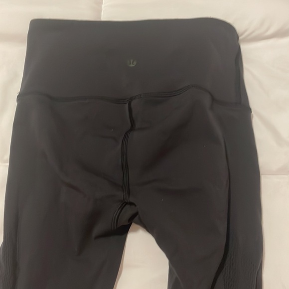 Lululemon capris size 4 - Picture 2 of 3